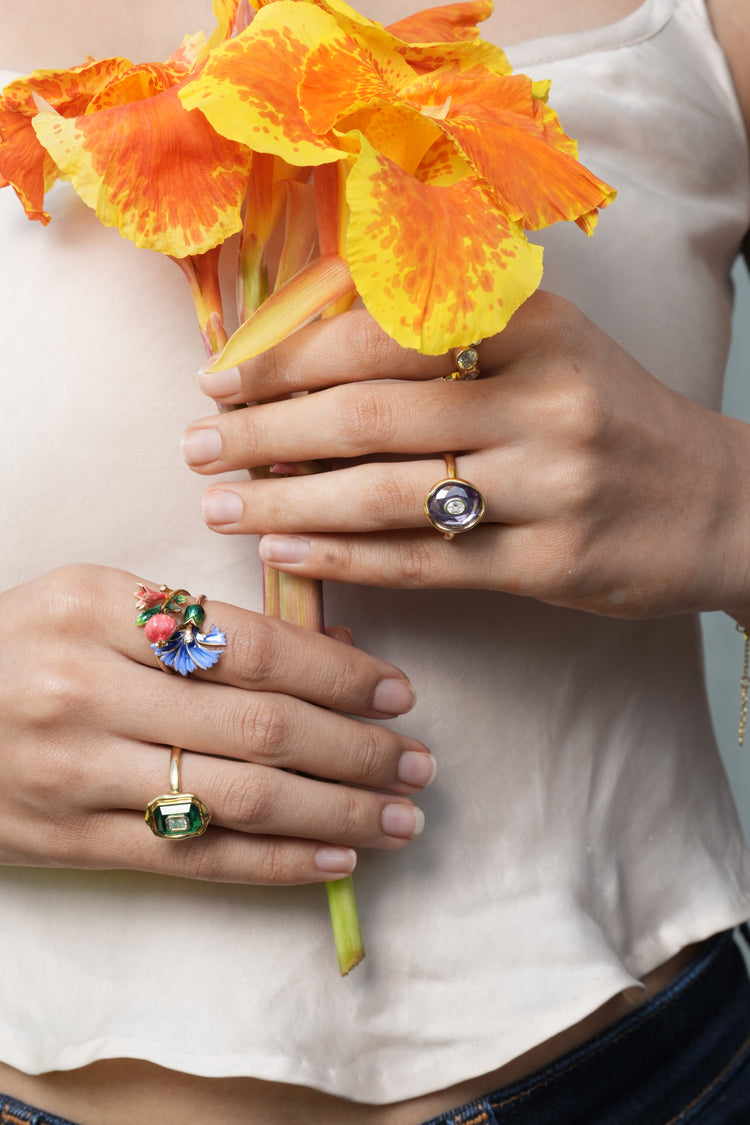 The Anaar Enamel Ring worn by model (PRA02148)