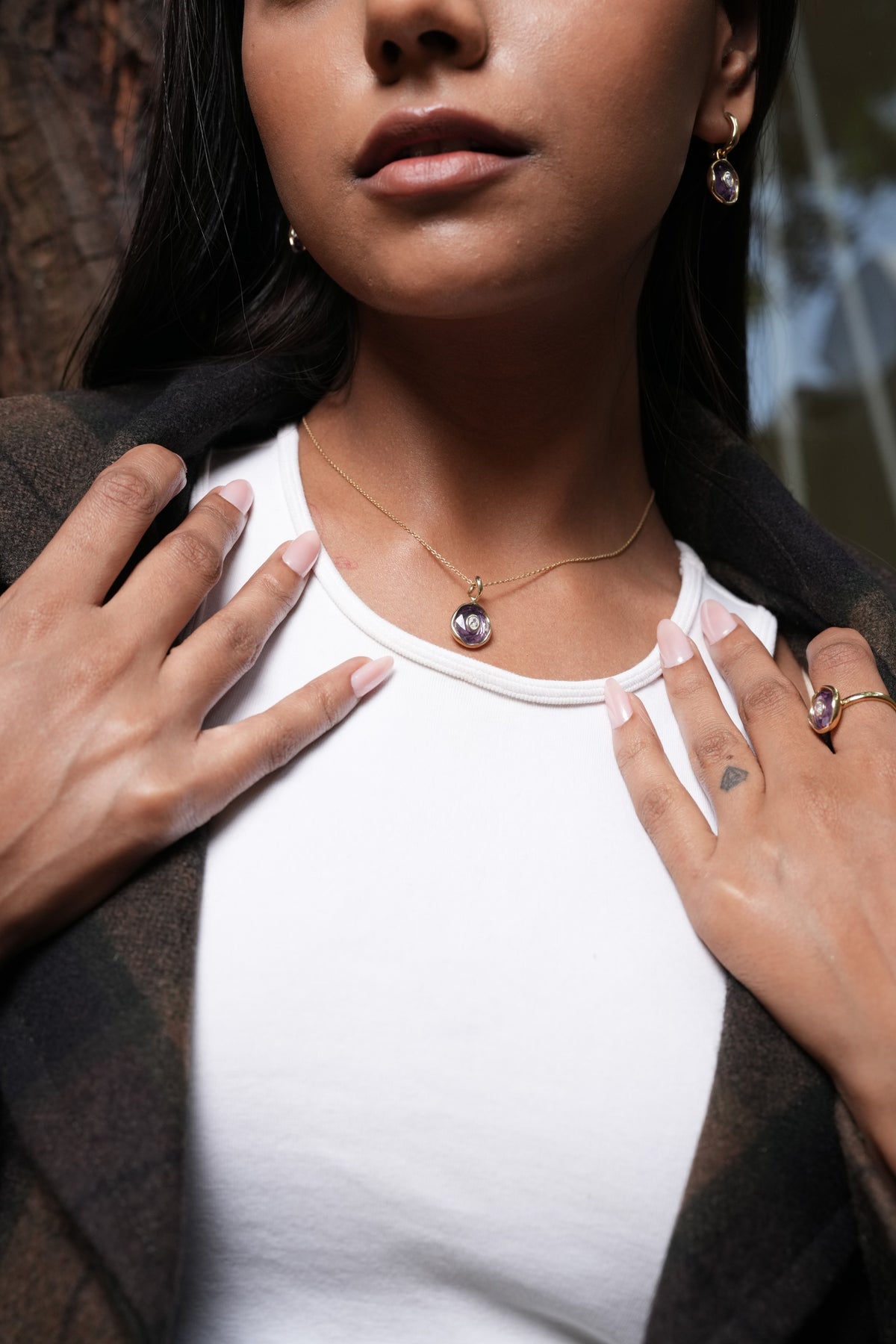 The Oval Pendant worn by model (PRA02365)